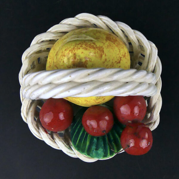 Trois petits paniers à fruits en barbotine multicolore Années 50/60 Italie (2/dessus)