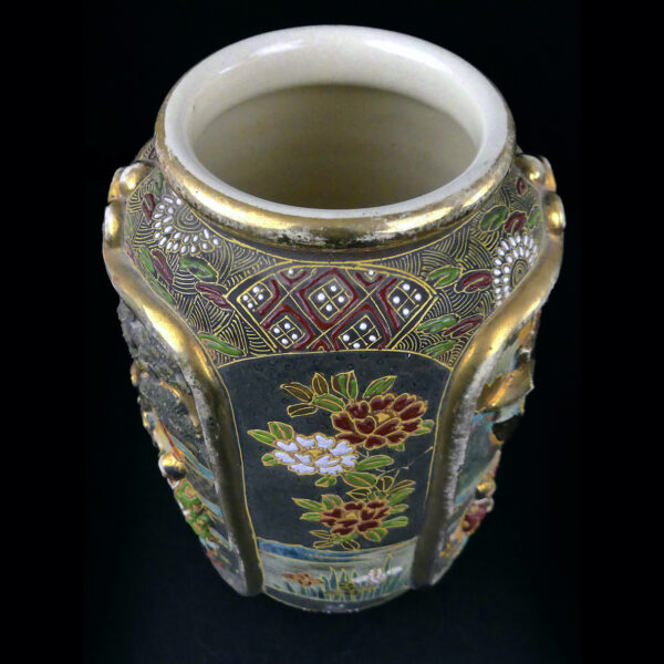 Pot Satsuma ancien de la période Meiji - Faïence japonaise de collection - Japon (dessus 3/4)