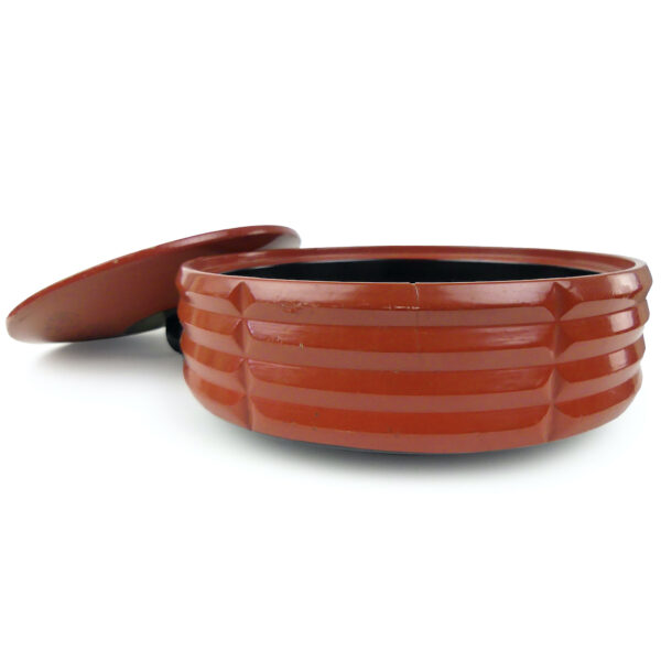 Petite boîte en bambou laqué rouge et noir Artisanat japonais Shōwa (profil ouvert)