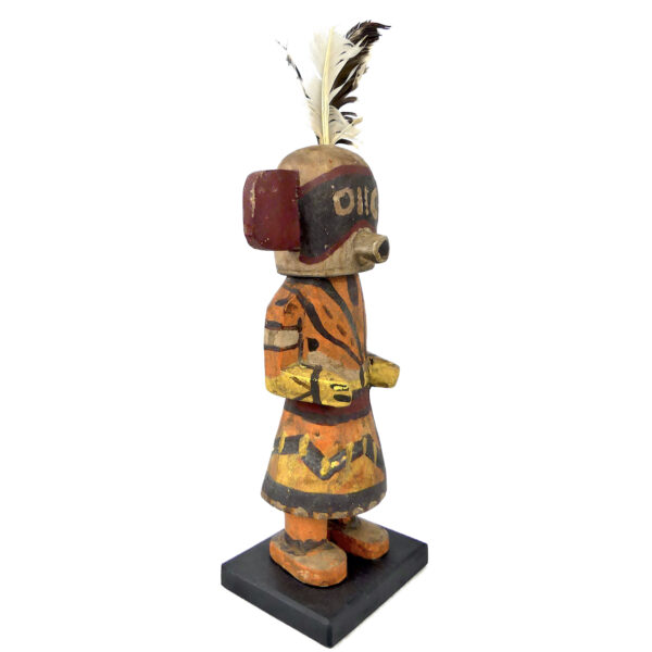 Poupée Kachina à plumes aux oreilles plates Tasap Mana en bois polychrome Hopi (3/4)