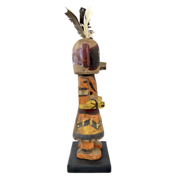 Poupée Kachina à plumes aux oreilles plates Tasap Mana en bois polychrome Hopi (profil)