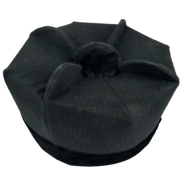 Ancienne barrette d’avocat dans sa boîte parisienne d’origine Chapeau début XXᵉ (dessus 3/4)