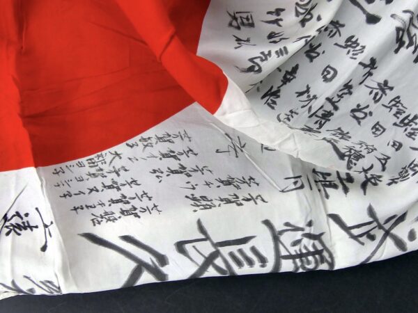 Hinomaru Yosegaki drapeau de la chance japonais en soie WW2 Ère Shōwa Japon (détail)