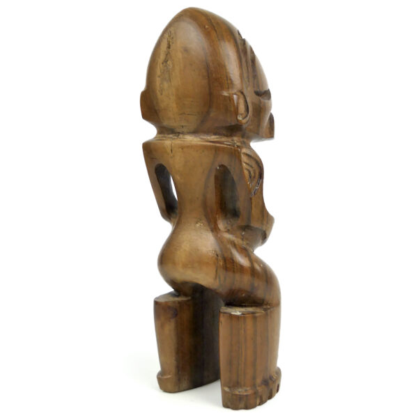 Petit tiki marquisien ancien en bois précieux bicolore (3/4 dos)