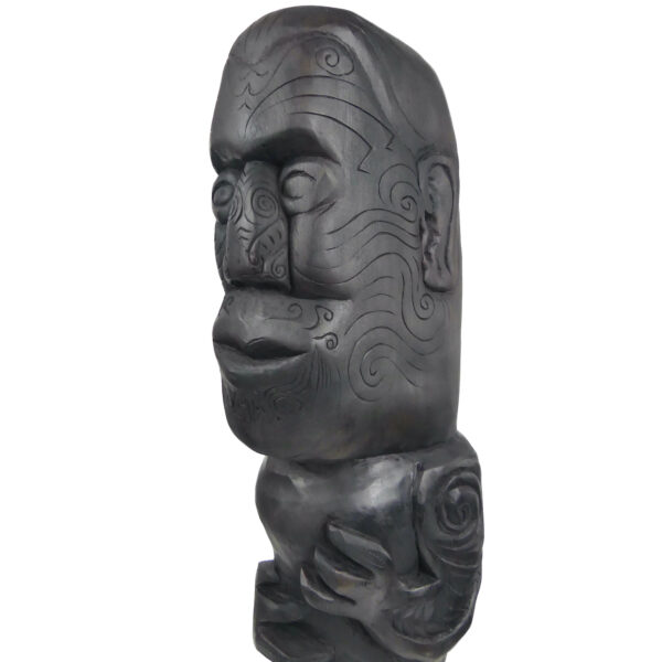 Sculpture style Maori en bois patiné en noir Artisanat océanien (3/4)