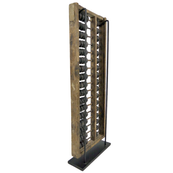 Boulier chinois ancien Suan Pan en bois sur socle métallique (3/4)