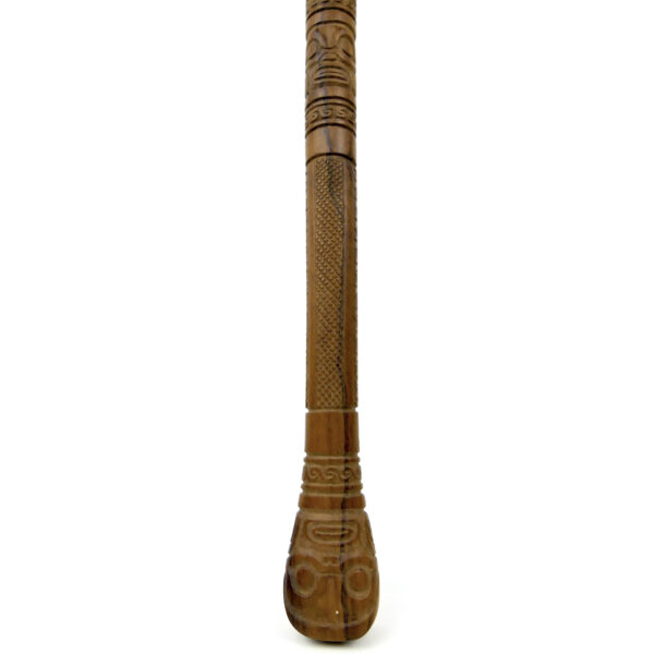 Grande pagaie marquisienne de cérémonie en bois précieux (détail)