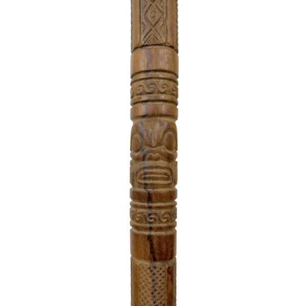 Grande pagaie marquisienne de cérémonie en bois précieux (détail)