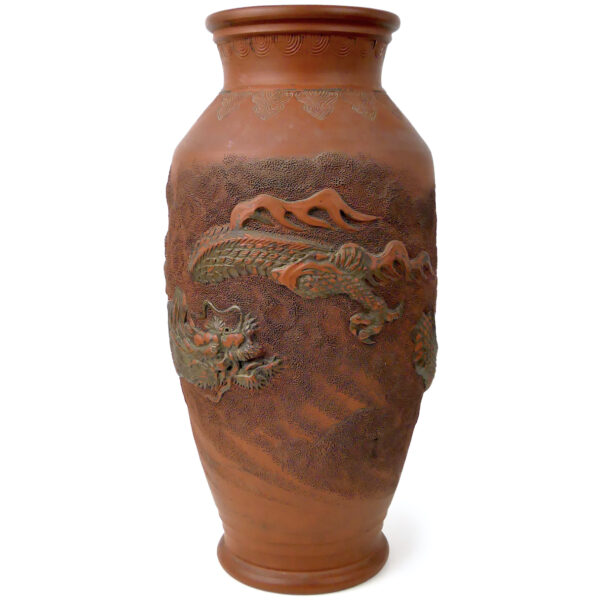 Grand vase japonais au dragon en terre cuite rouge patiné fin XIXe (3/4)