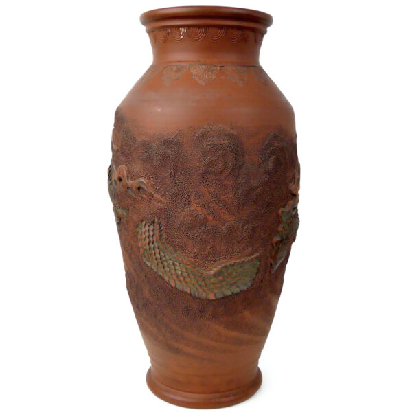 Grand vase japonais au dragon en terre cuite rouge patiné fin XIXe (profil)