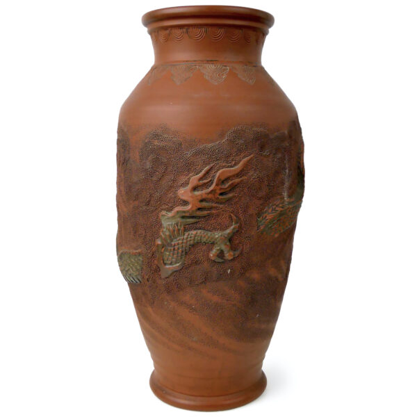 Grand vase japonais au dragon en terre cuite rouge patiné fin XIXe (profil)