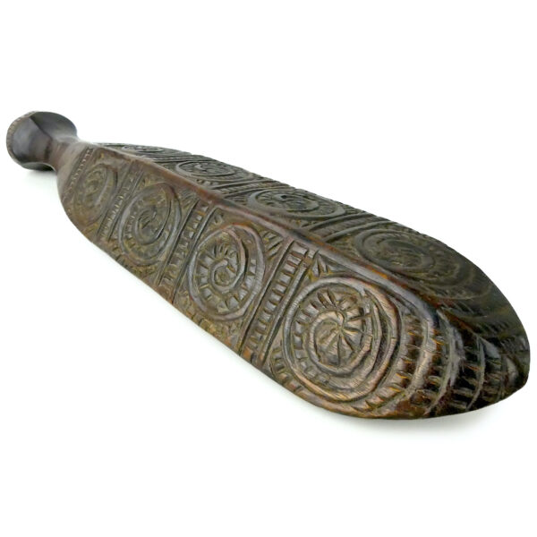 Massue Fa'alaufa'i Lapalapa en bois dense patiné des Îles Samoa (dessus 3/4)