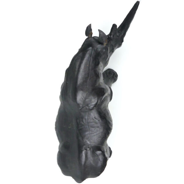 Grand rhinocéros en cuir moulé de la mi-XXe - Objet de collection vintage (dessus)