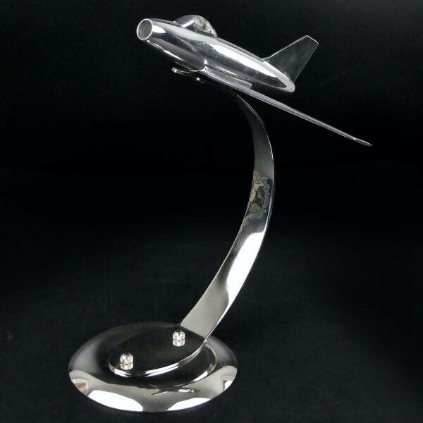 Maquette d’avion de bureau design en métal chromé sur pied Mystère IV (3/4)