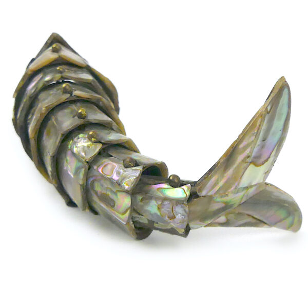 Décapsuleur poisson articulé nacre d’ormeau et argent Mexique Mi-XXe (dos 3/4)