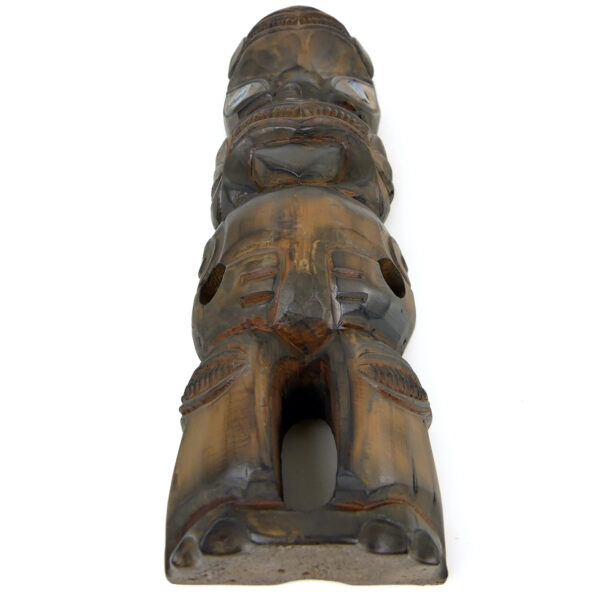 Teko Teko Māori ancien signé Peter Hemice Rotorua bois et ormeaux (dessous 3/4)