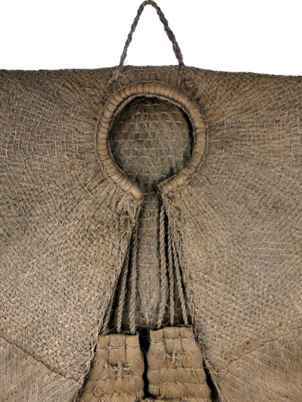 Suōlì vêtement de pluie traditionnel chinois Cape Suōyī Chapeau Dǒulì 1900 (détail)
