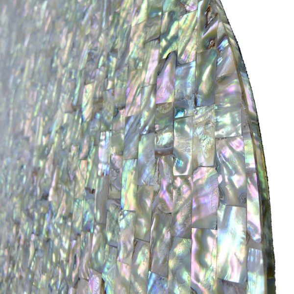 Plateau décoratif circulaire en marqueterie de nacre d’ormeau (détail)