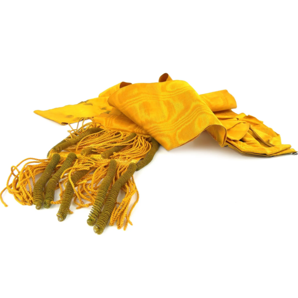 Costume universitaire ancien dans sa boîte d’origine Chapeau fin XIXe (ceinture)