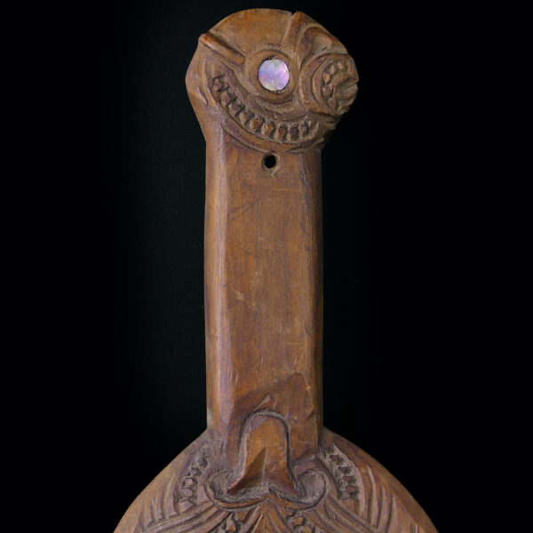Kotiate māori en bois clair et ormeau Nouvelle-Zélande (détail)