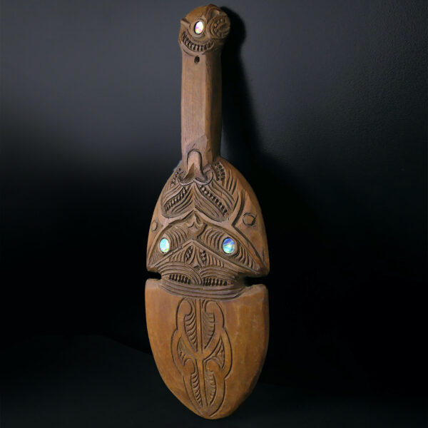 Kotiate māori en bois clair et ormeau Nouvelle-Zélande (3/4)