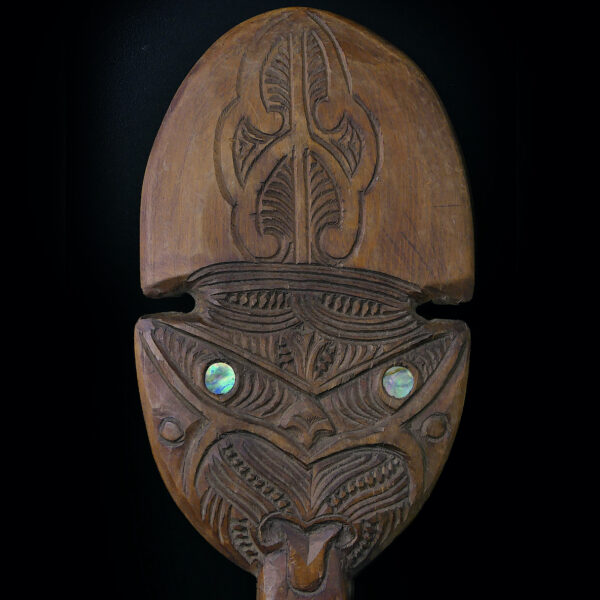 Kotiate māori en bois clair et ormeau Nouvelle-Zélande (détail)