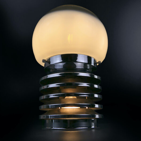 Lampe globe Space Age 70 verre de Murano acier chromé Design italien (face allumée)