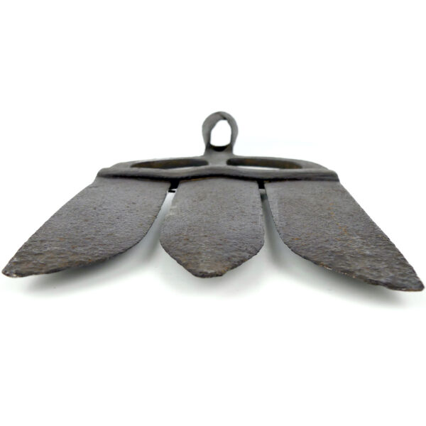 Foënne outil de pêche artisanal en fer forgé Outil ancien XIXe (dessus)