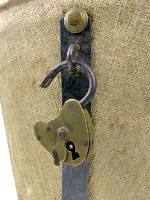 Boîte à chapeau rigide de voyage XIXe Bagage ancien de collection (cadenas ouvert)