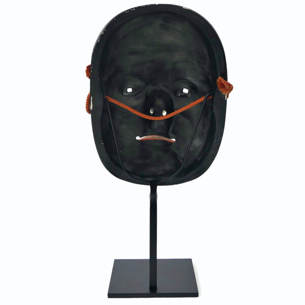 Masque waka-onna signé en plâtre peint sur socle métallique noir (dos)