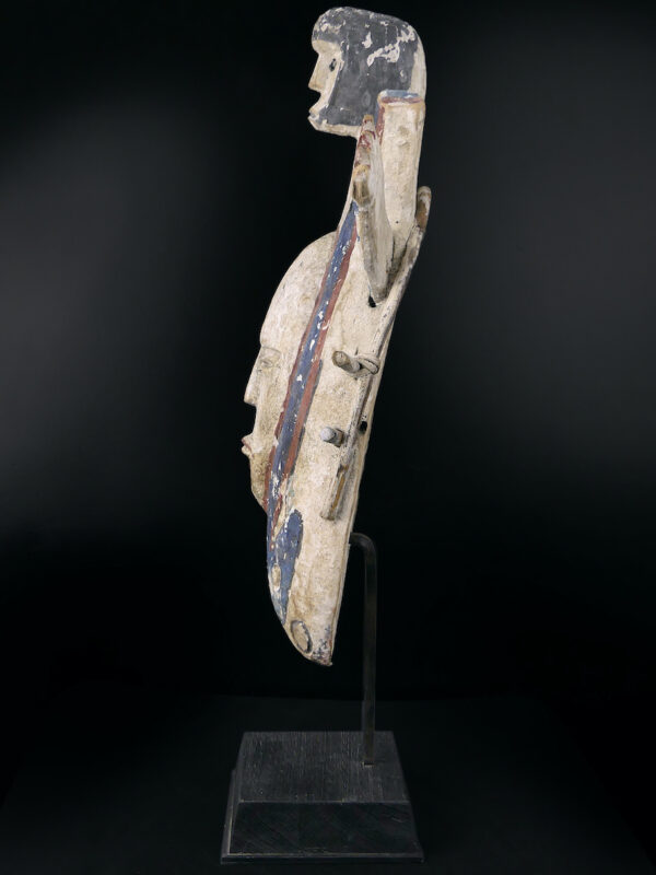 Grand masque Inua céphalomorphe 2 visages sur socle Artefact style Yupik (profil)