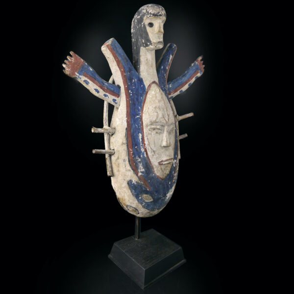 Grand masque Inua céphalomorphe 2 visages sur socle Artefact style Yupik (3/4)