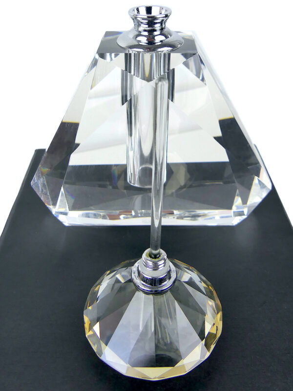 Flacon de parfum triangulaire massif facetté en cristal Design italien (ouvert face)