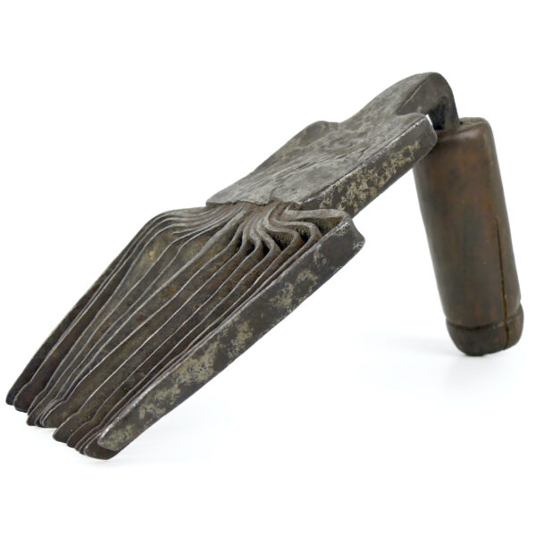 Peigne de tisserand berbère en fer forgé et bois Outil traditionnel ancien (3/4 dos)