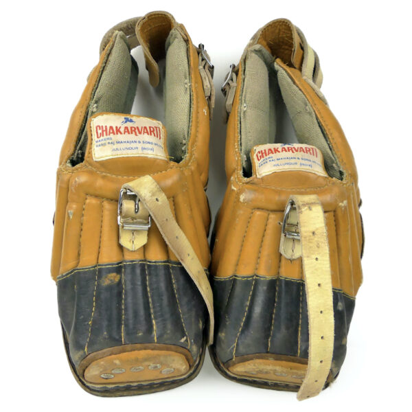 Lot croquet vintage indien Équipement sportif en cuir et bois Sport ancien (sur-chaussures dessus)
