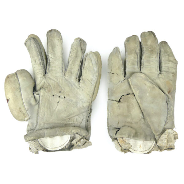 Lot croquet vintage indien Équipement sportif en cuir et bois Sport ancien (gants dessous)