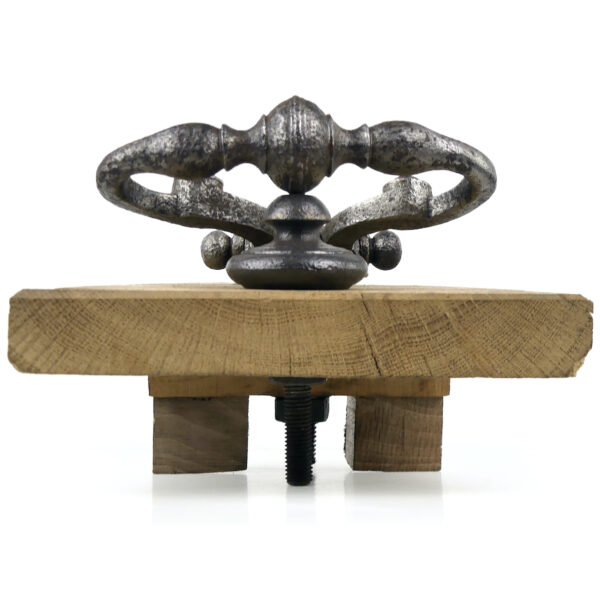 Heurtoir de porte ancien en fer forgé et bois Marteau de porte XVIIIe (dessous)