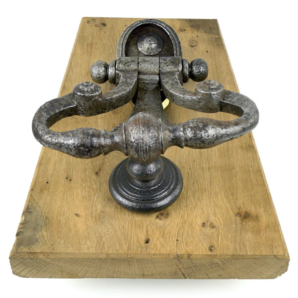 Heurtoir de porte ancien en fer forgé et bois Marteau de porte XVIIIe (dessous 3/4)