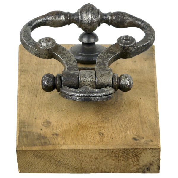 Heurtoir de porte ancien en fer forgé et bois Marteau de porte XVIIIe (dessus 3/4)