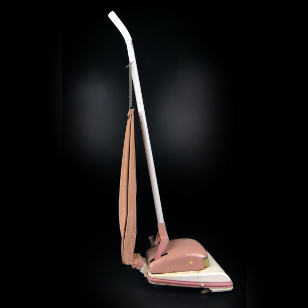 Aspirateur Hoover jouet ancien d'imitation Joustra Mi-XXe (profil)