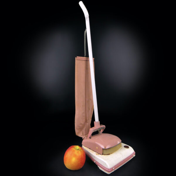 Aspirateur Hoover jouet ancien d'imitation Joustra Mi-XXe (proportion)