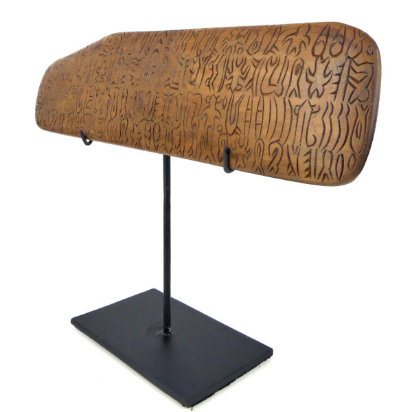 Rongorongo Rapa Nui en bois ciselé sur socle Écriture pascuane Île de Pâques (3/4)