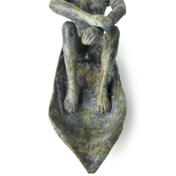 Homme-oiseau assis dans sa barque en bronze Art figuratif Thaïlandais (détail)