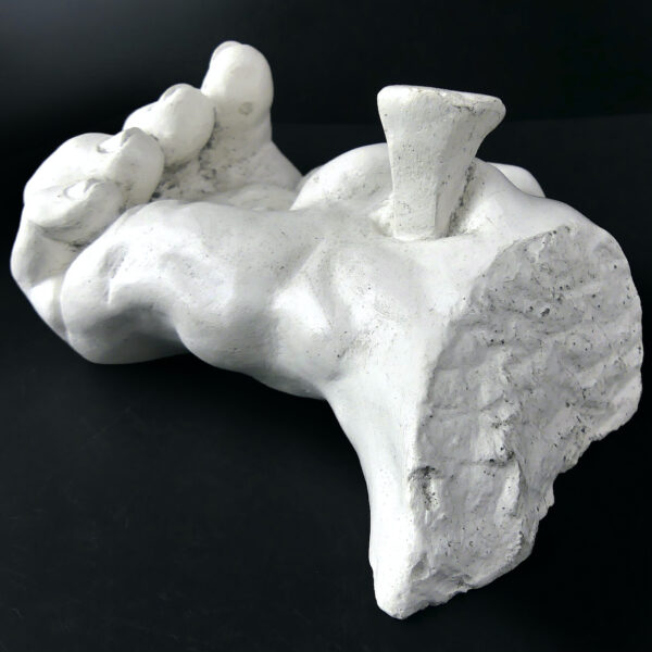 Moulage de main cloué en plâtre signé Octave Art sacré Curiosité (dessous 3/4)